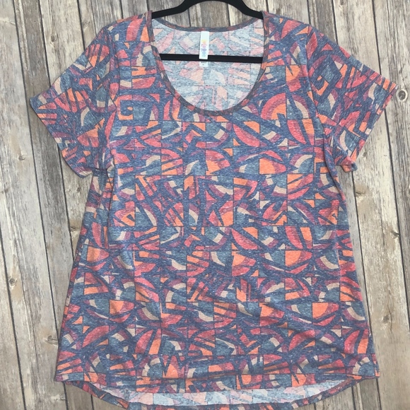 ♦️2/$30 LuLaRoe Classic T - Picture 1 of 7